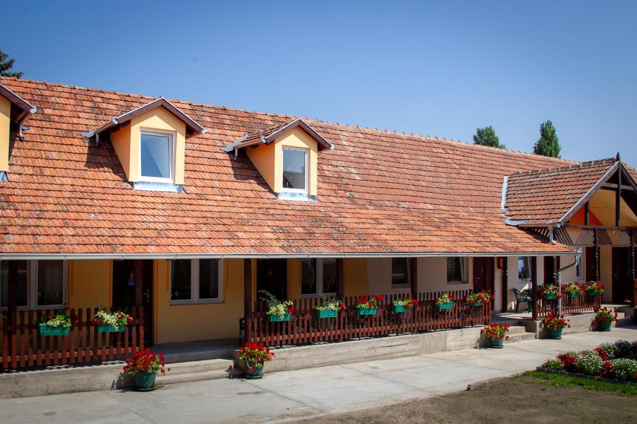 Hotel Casa Simon 3 Subotica Exterior foto