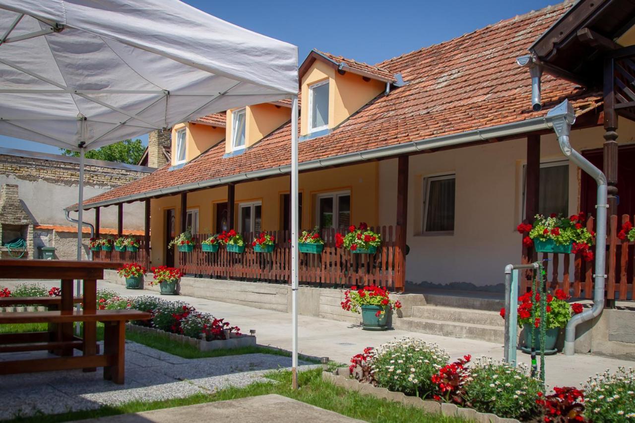 Hotel Casa Simon 3 Subotica Exterior foto